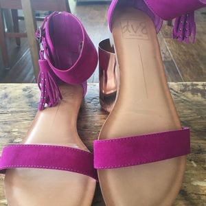 EUC fuchsia pink sandals
